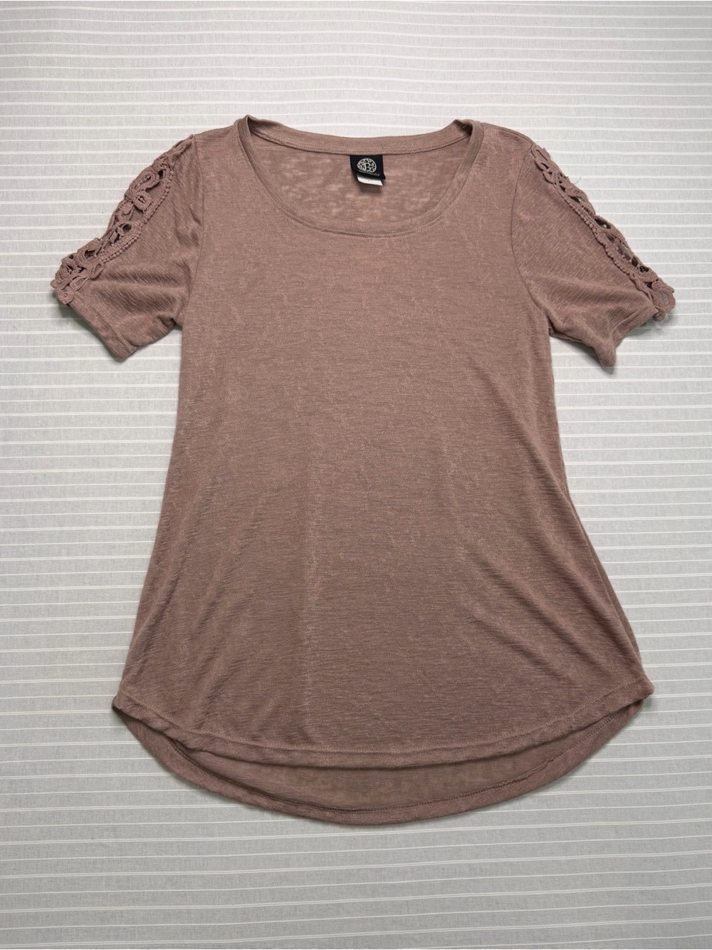Bobeau Mauve Crochet Sleeve Top – Size Small